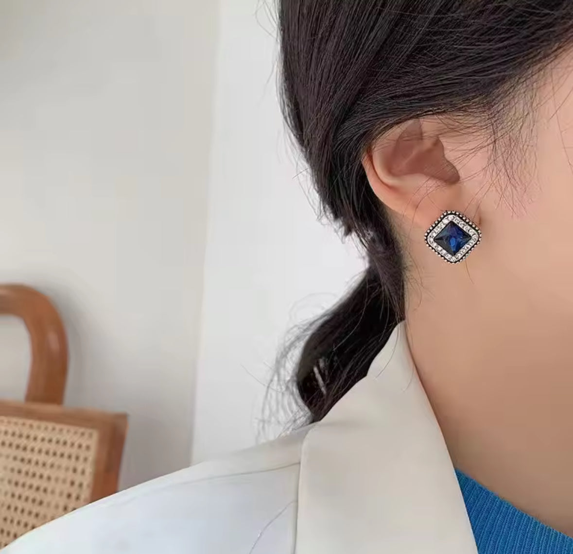 Elegant Sapphire Blue Square Stud Earrings – Vintage-Inspired Rhinestone Jewelry