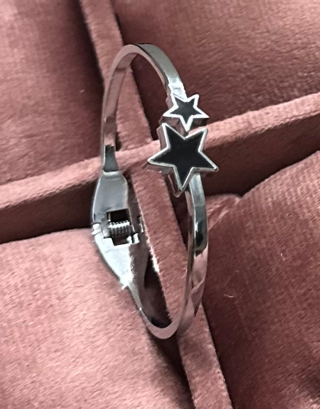 Premium Black Glass Star Shaped Adjustable Hand Bracelet