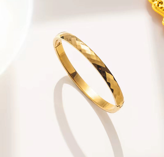 Elegant Hammered Gold-Plated Bangle Bracelet for Women – Minimalist Cuff Bracelet | Anti Tarnish Jewellery |