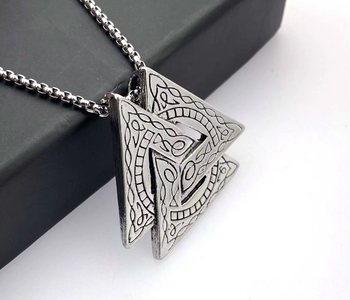 Valknut Viking Necklace for Men – Norse Symbol of Odin’s Power | Nordic Amulet Pendant with Stainless Steel Chain