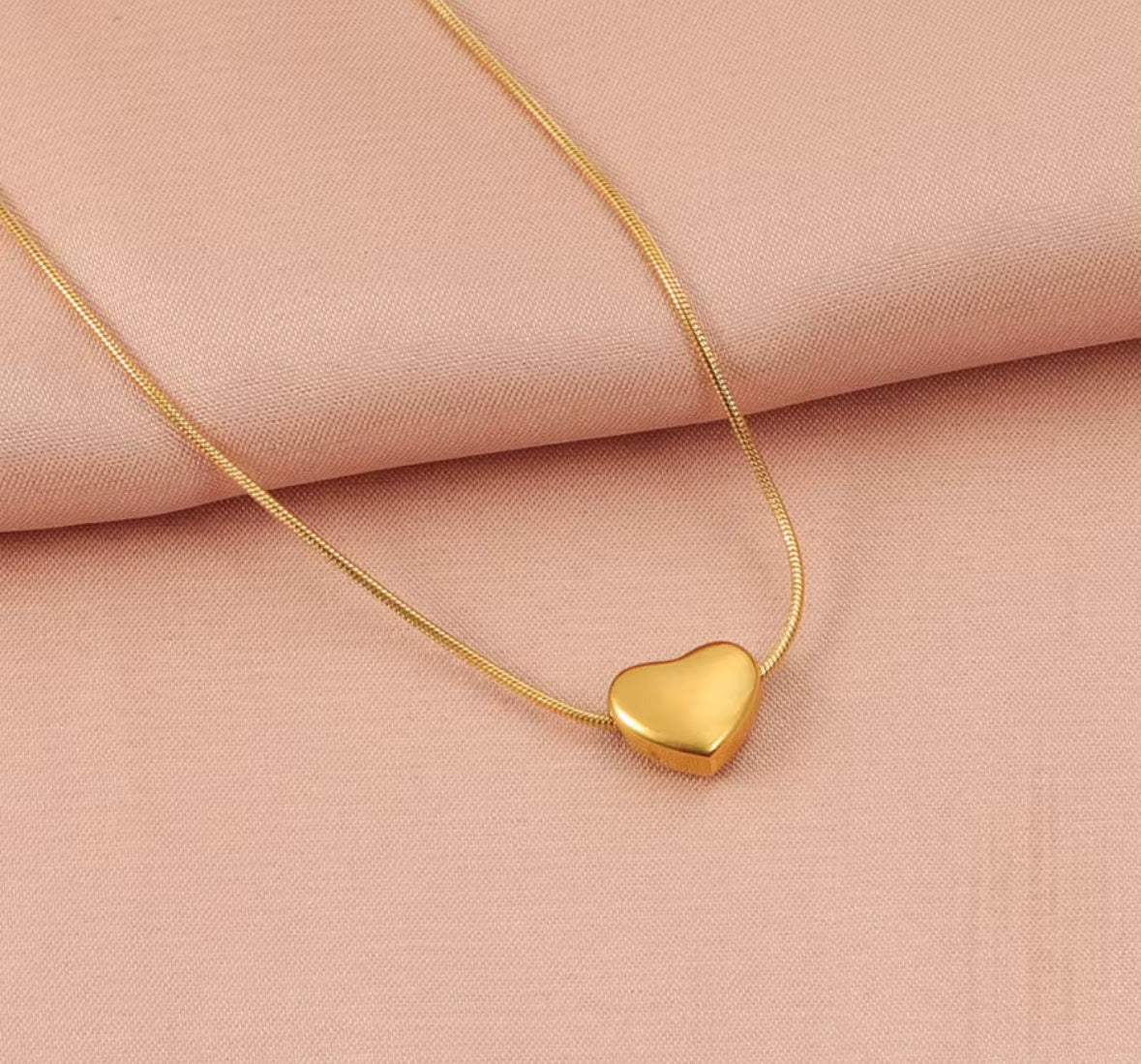 Minimalist Golden Heart Pendant Necklace for Women – Stainless Steel Chain, Adjustable Love Necklace