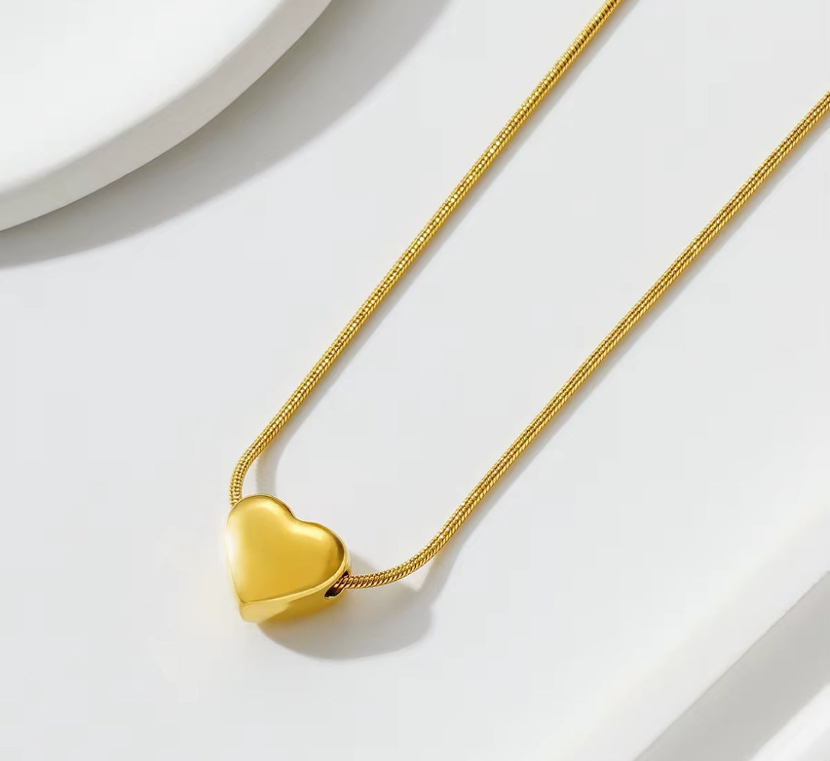 Minimalist Golden Heart Pendant Necklace for Women – Stainless Steel Chain, Adjustable Love Necklace