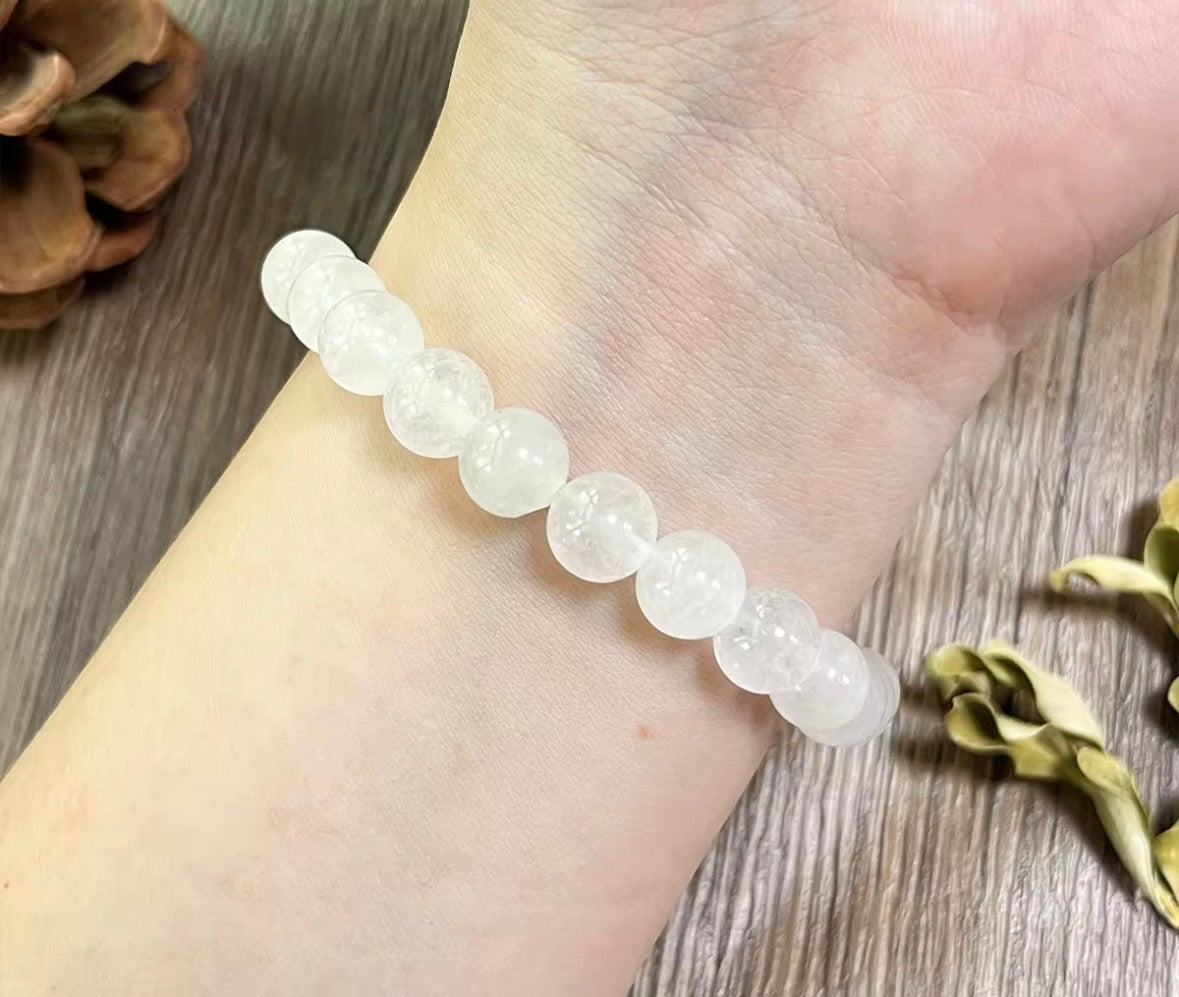 Natural Clear Quartz Crystal Bracelet – Healing & Energy Stone (Unisex)