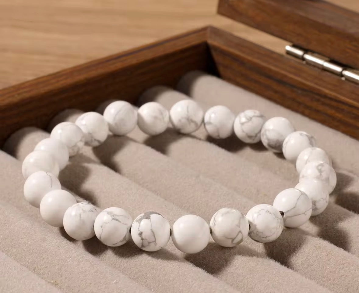Natural Howlite Bracelet for Calmness & Stress Relief – White Healing Crystal Beaded Bracelet for Men & Women