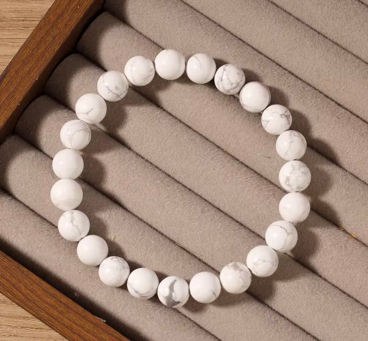 Natural Howlite Bracelet for Calmness & Stress Relief – White Healing Crystal Beaded Bracelet for Men & Women