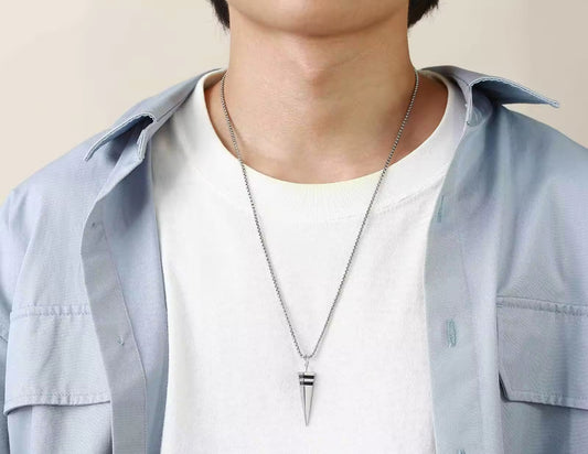 Minimal Silver Colored Pendent With Black Element Necklace Chain