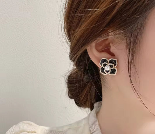 Flower Style Pearl Korean Push Plugs Stud Earrings