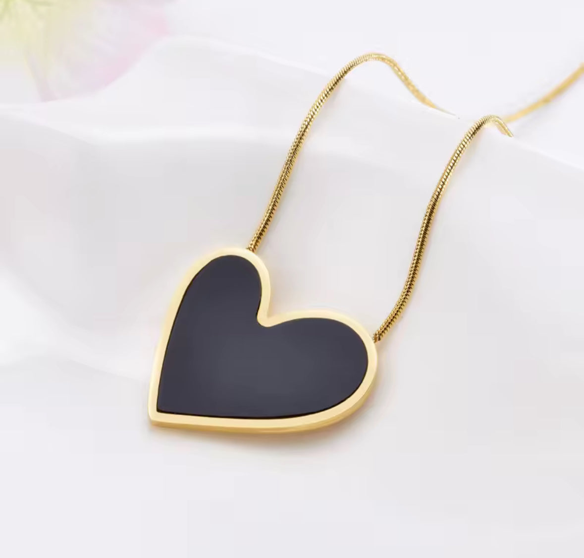Marble Heart Pendant Necklace – Dainty & Minimalist Jewelry