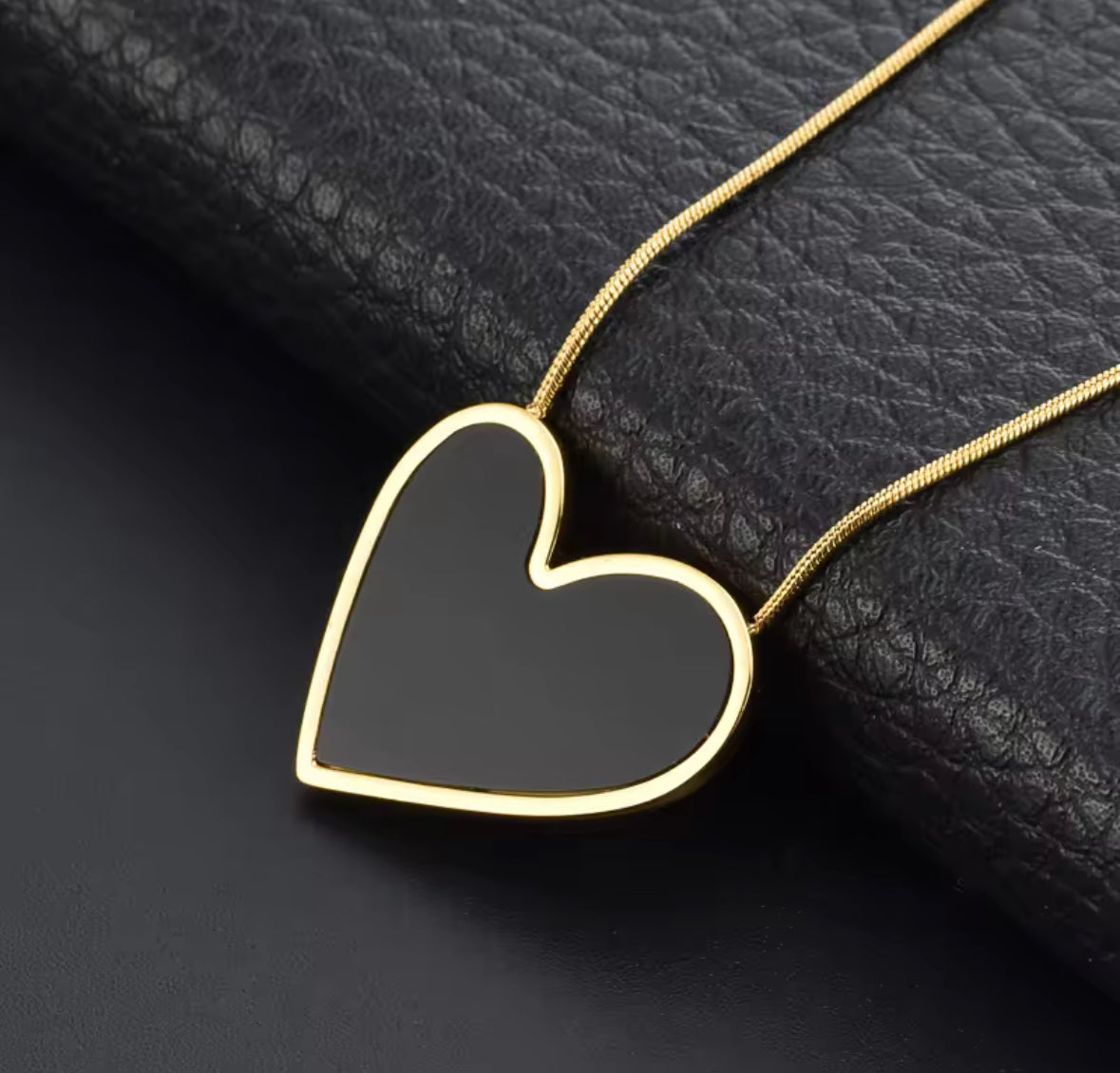 Marble Heart Pendant Necklace – Dainty & Minimalist Jewelry