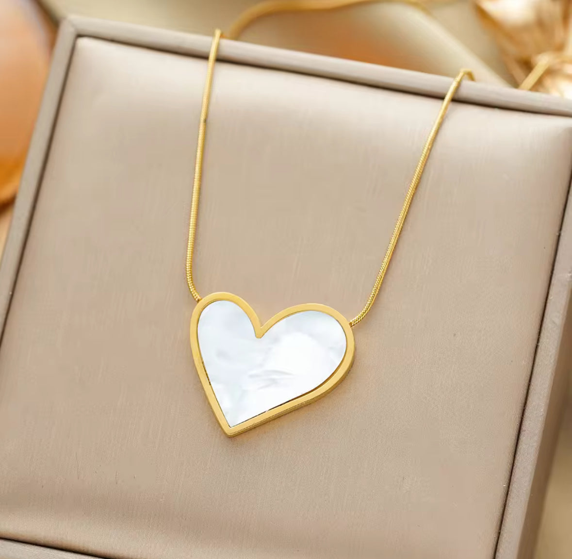 Marble Heart Pendant Necklace – Dainty & Minimalist Jewelry