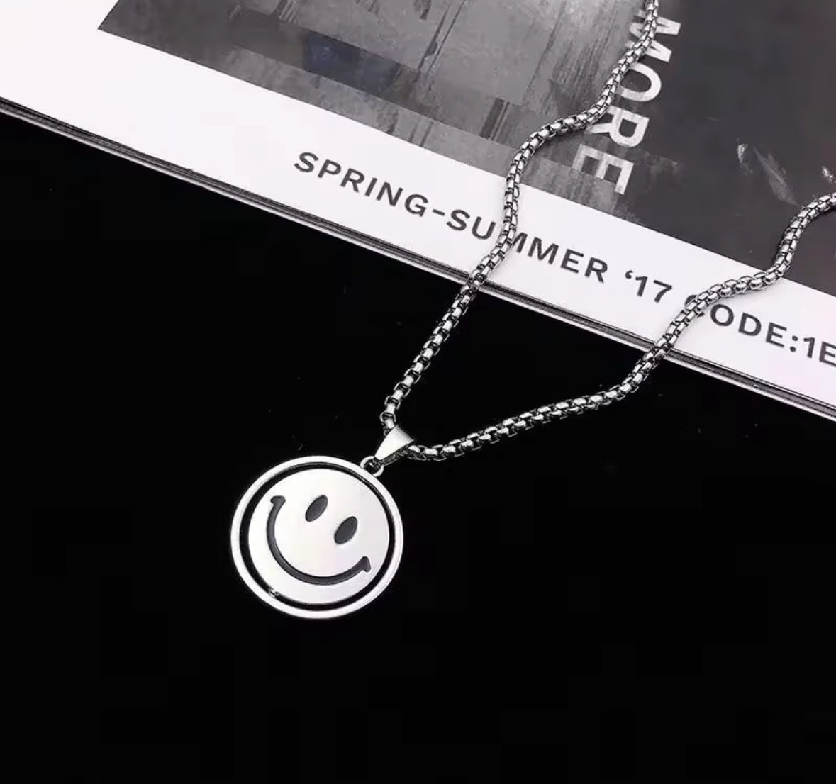 Rotating Smiley Face Mood Pendant Necklace | Unisex Minimal Chain