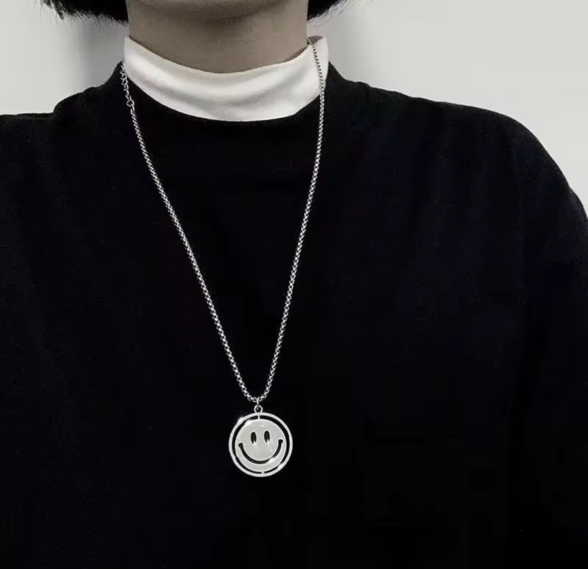 Rotating Smiley Face Mood Pendant Necklace | Unisex Minimal Chain