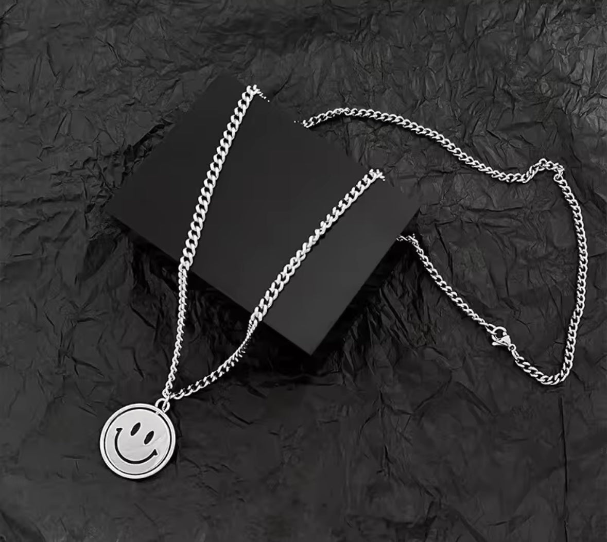 Rotating Smiley Face Mood Pendant Necklace | Unisex Minimal Chain