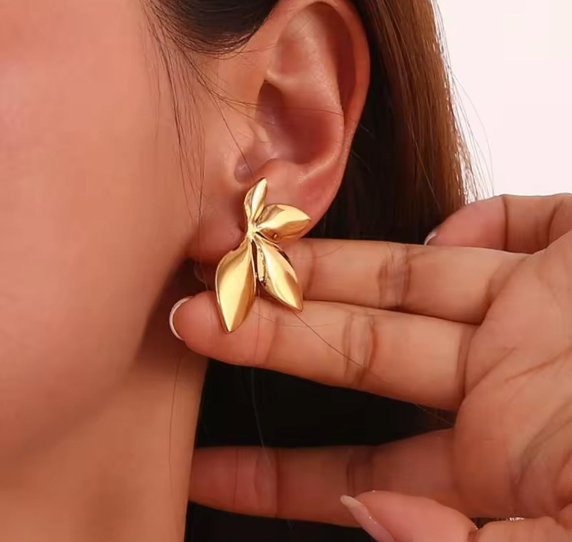 Stainless Steel Leaf Korean Imitation Earrings – Chic & Affordable Styles