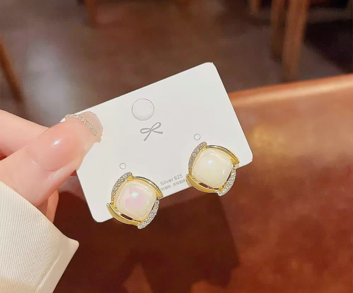 Round Stones and Pearl Studded Korean Fashion Studs Earrings