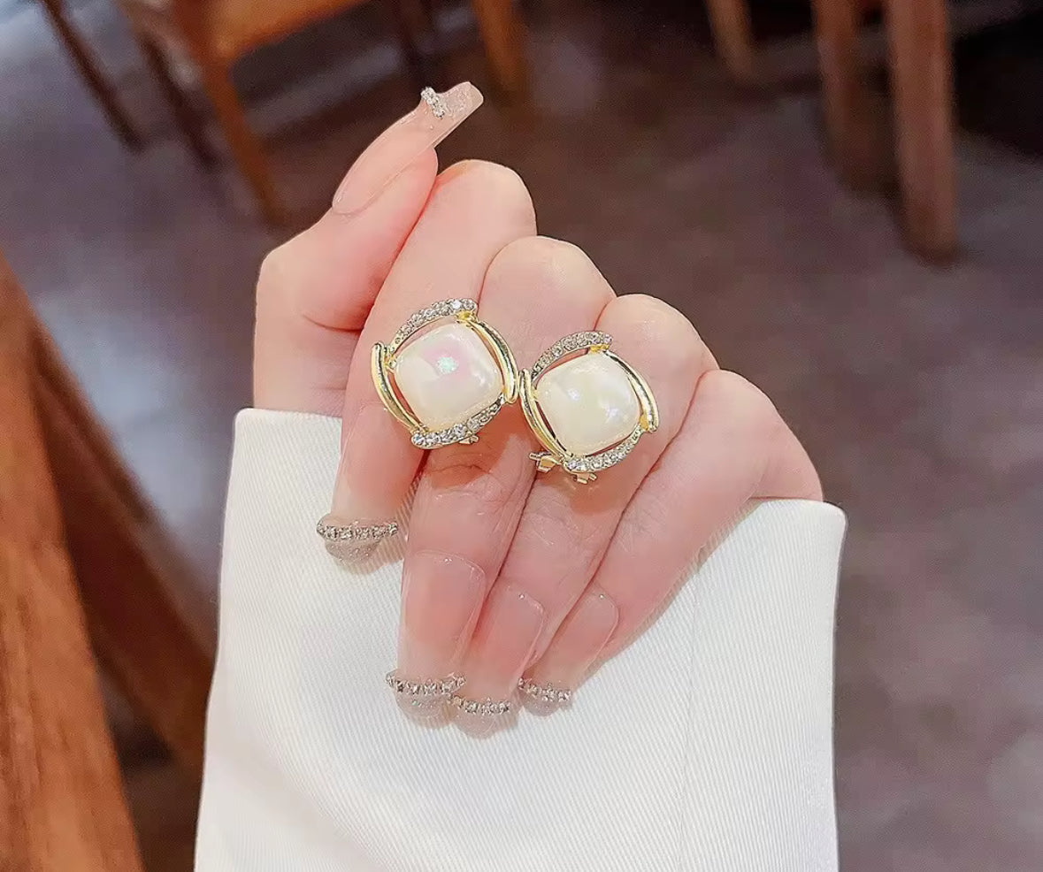 Round Stones and Pearl Studded Korean Fashion Studs Earrings