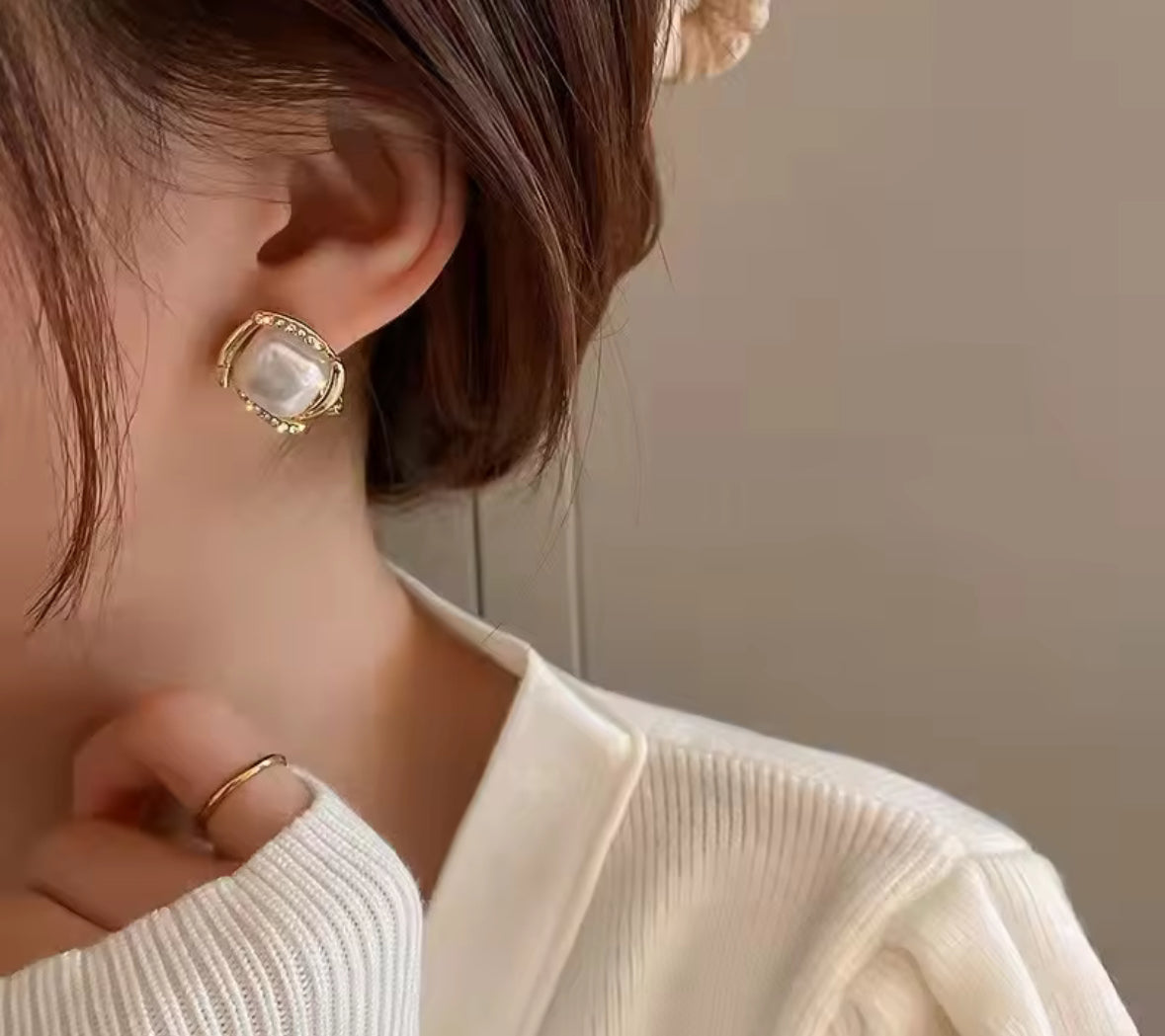 Round Stones and Pearl Studded Korean Fashion Studs Earrings