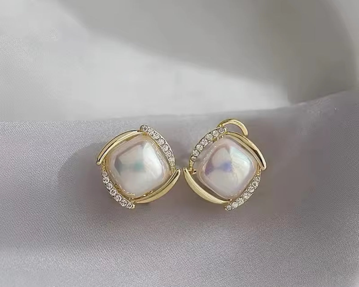 Round Stones and Pearl Studded Korean Fashion Studs Earrings