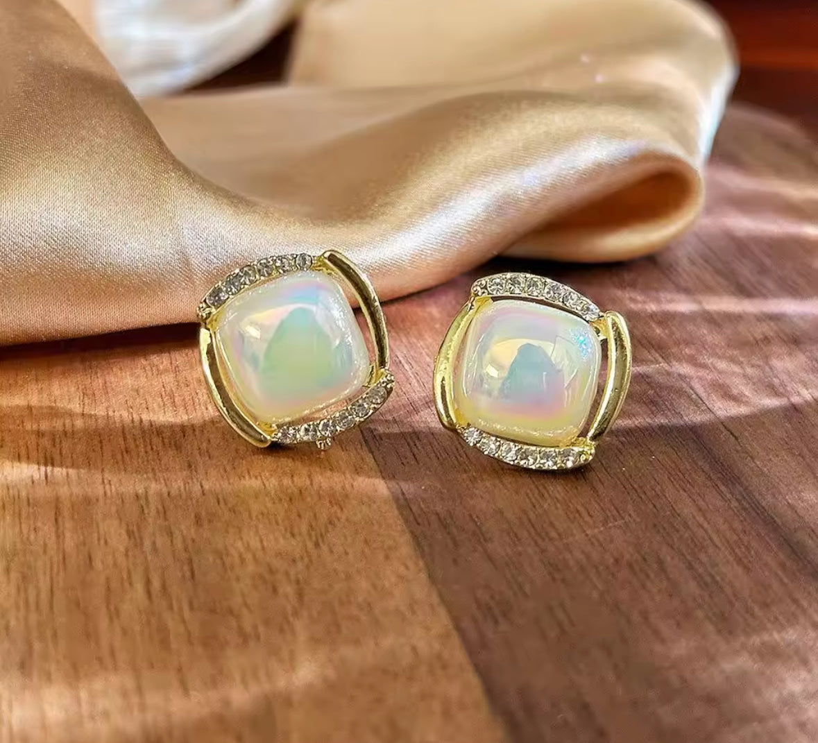 Round Stones and Pearl Studded Korean Fashion Studs Earrings