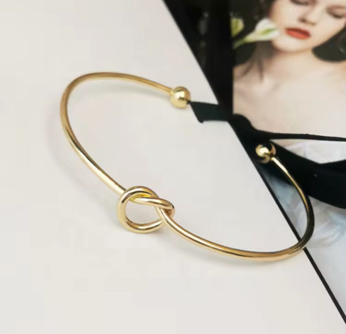 Minimalist Gold Knot Bracelet – Dainty Love Bangle for Women