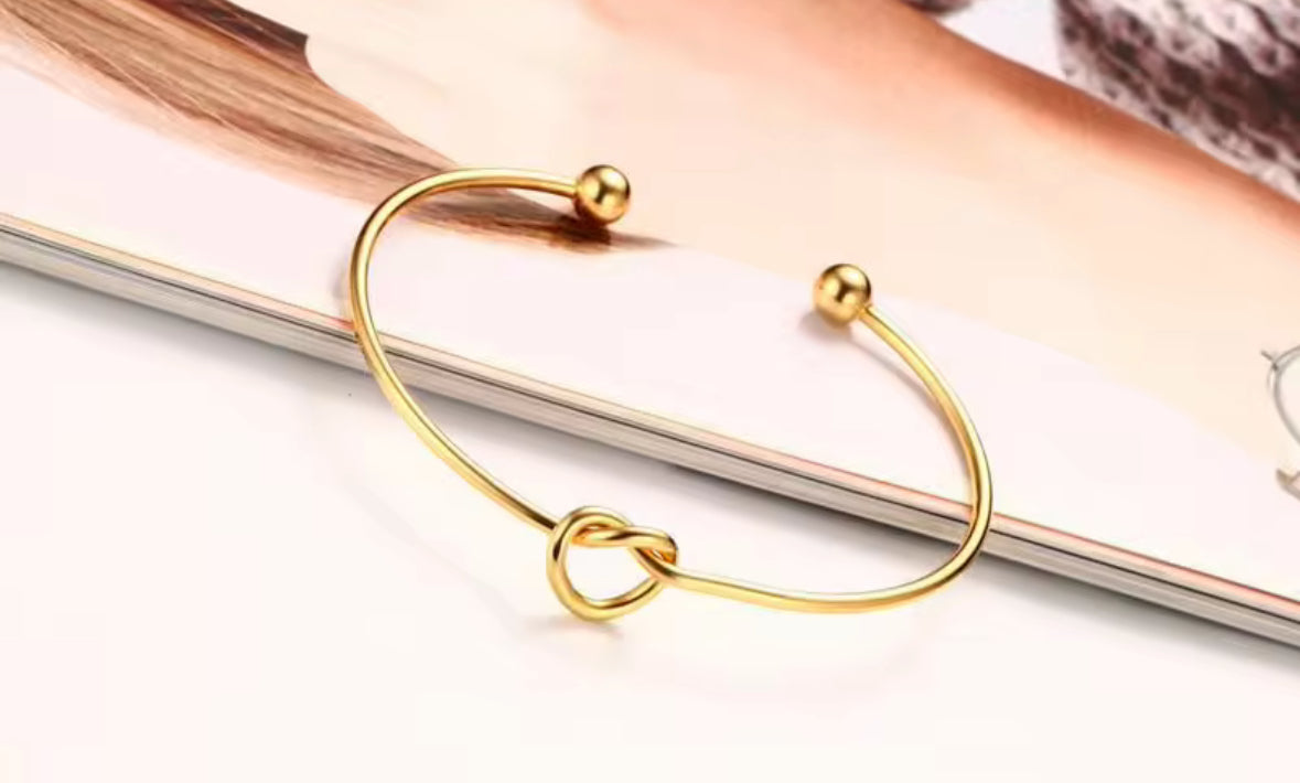 Minimalist Gold Knot Bracelet – Dainty Love Bangle for Women
