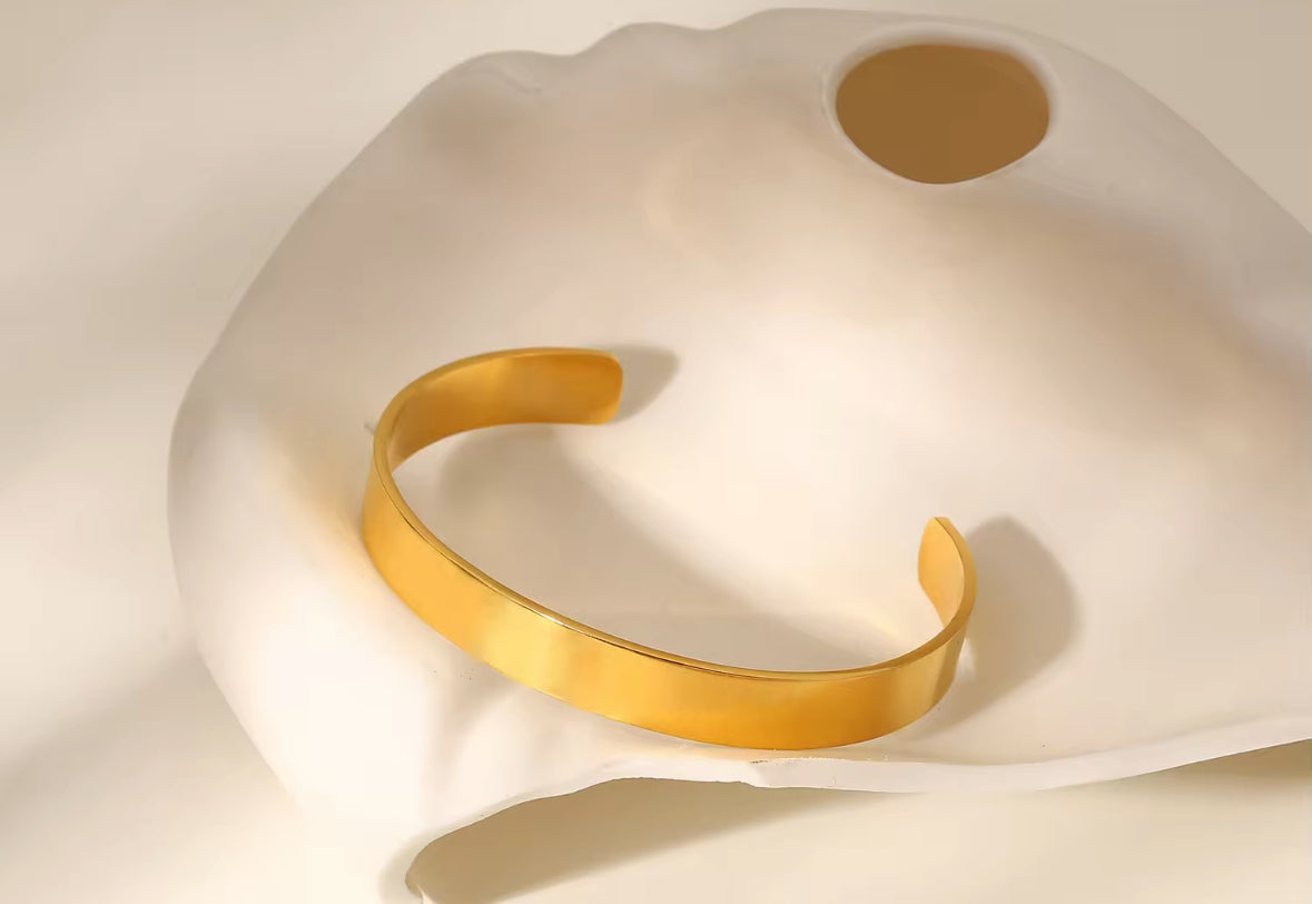 Minimalist Stainless Steel Cuff Bracelet for Men & Women – Adjustable Gold & Silver Bangle