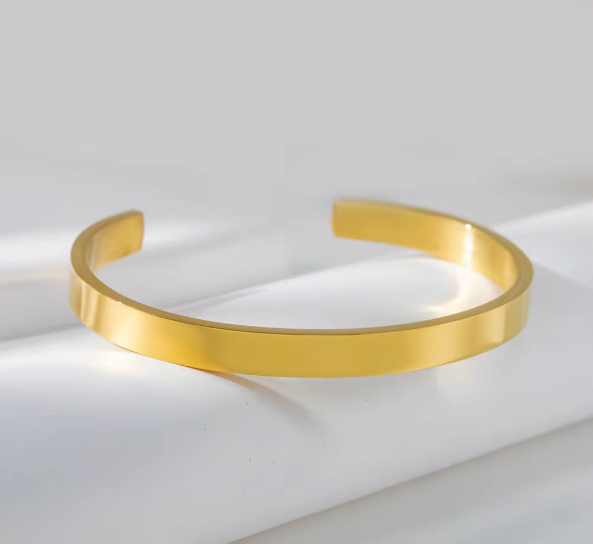 Minimalist Stainless Steel Cuff Bracelet for Men & Women – Adjustable Gold & Silver Bangle