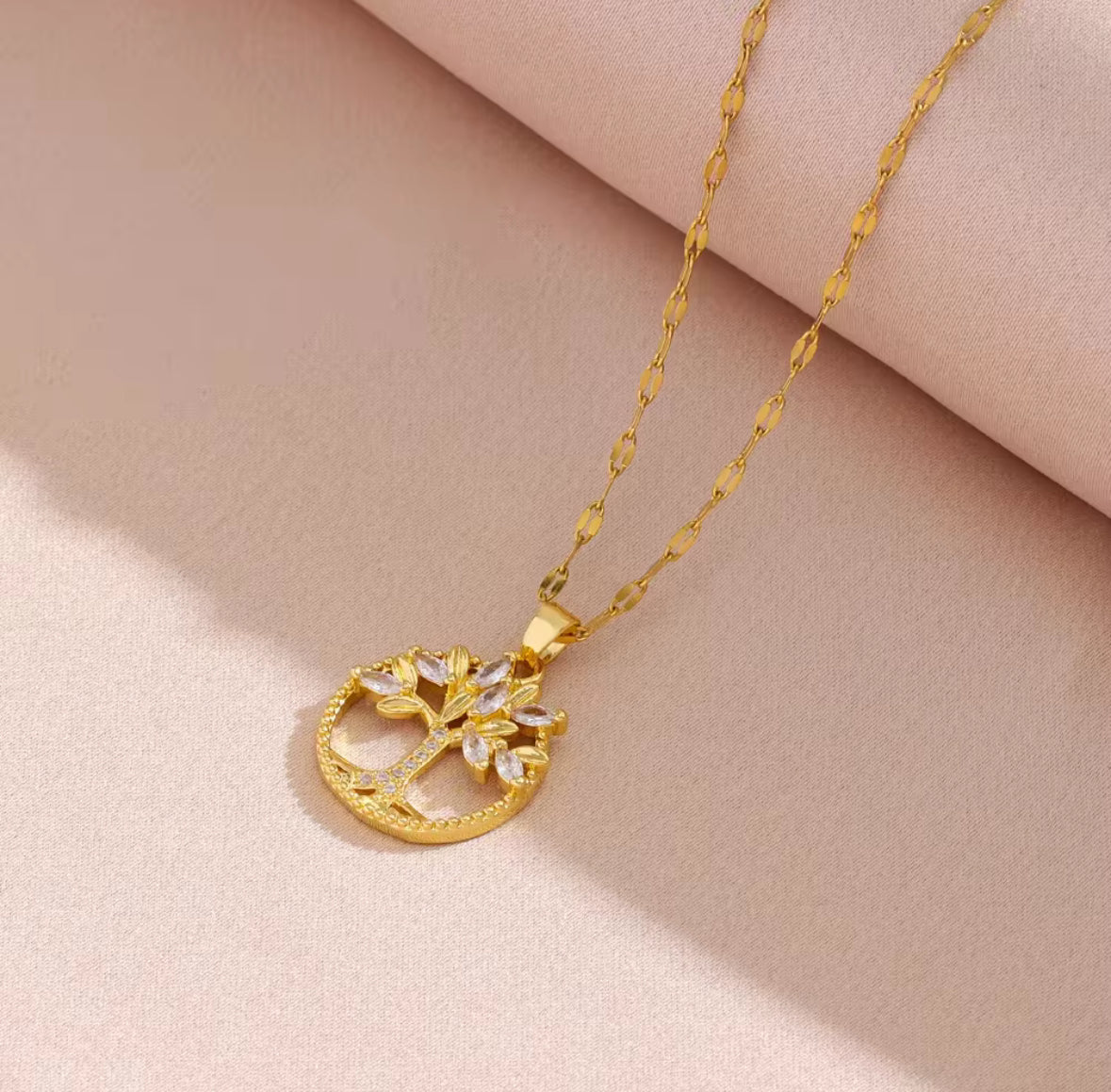 Tree Pendant Necklace – Dainty & Minimalist Jewelry