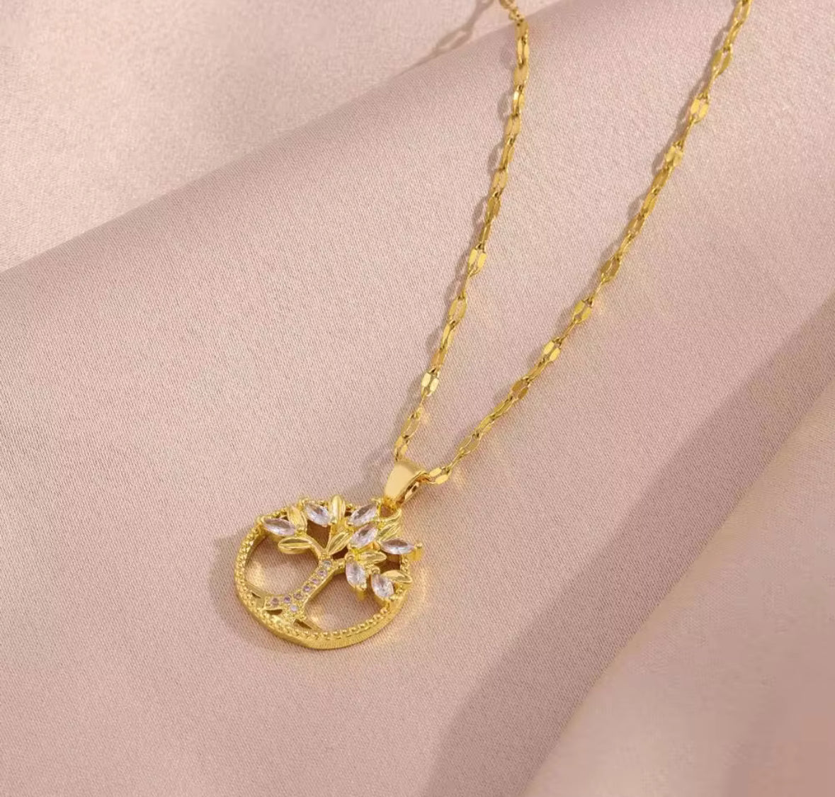 Tree Pendant Necklace – Dainty & Minimalist Jewelry