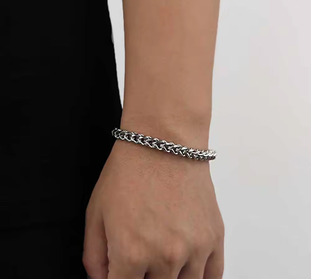 Men’s Chain Bracelet – Bold Cuban Link Wristwear for Effortless Luxury