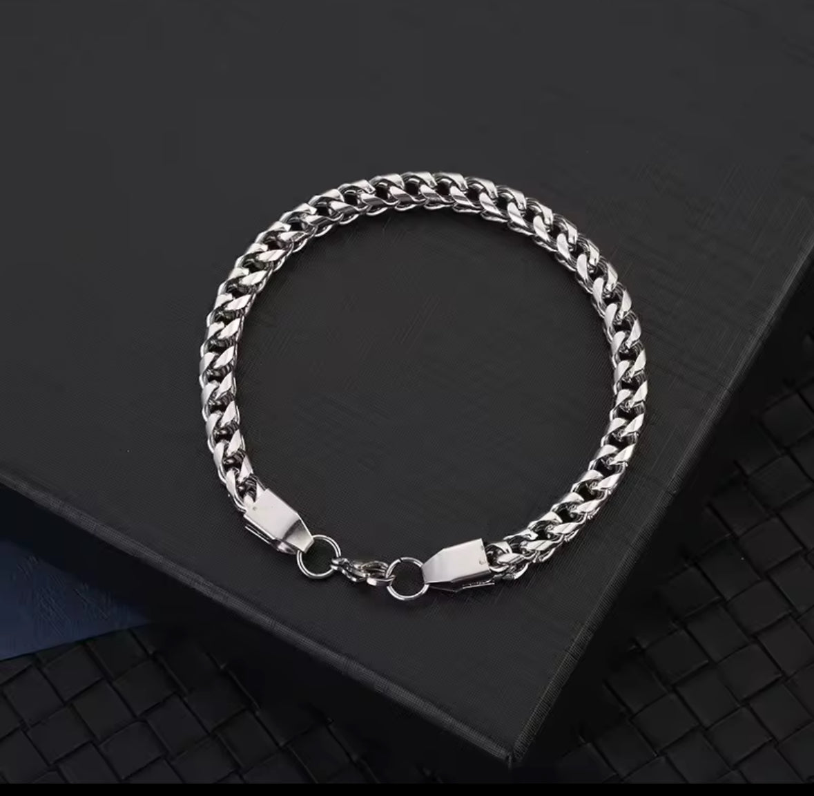 Men’s Chain Bracelet – Bold Cuban Link Wristwear for Effortless Luxury