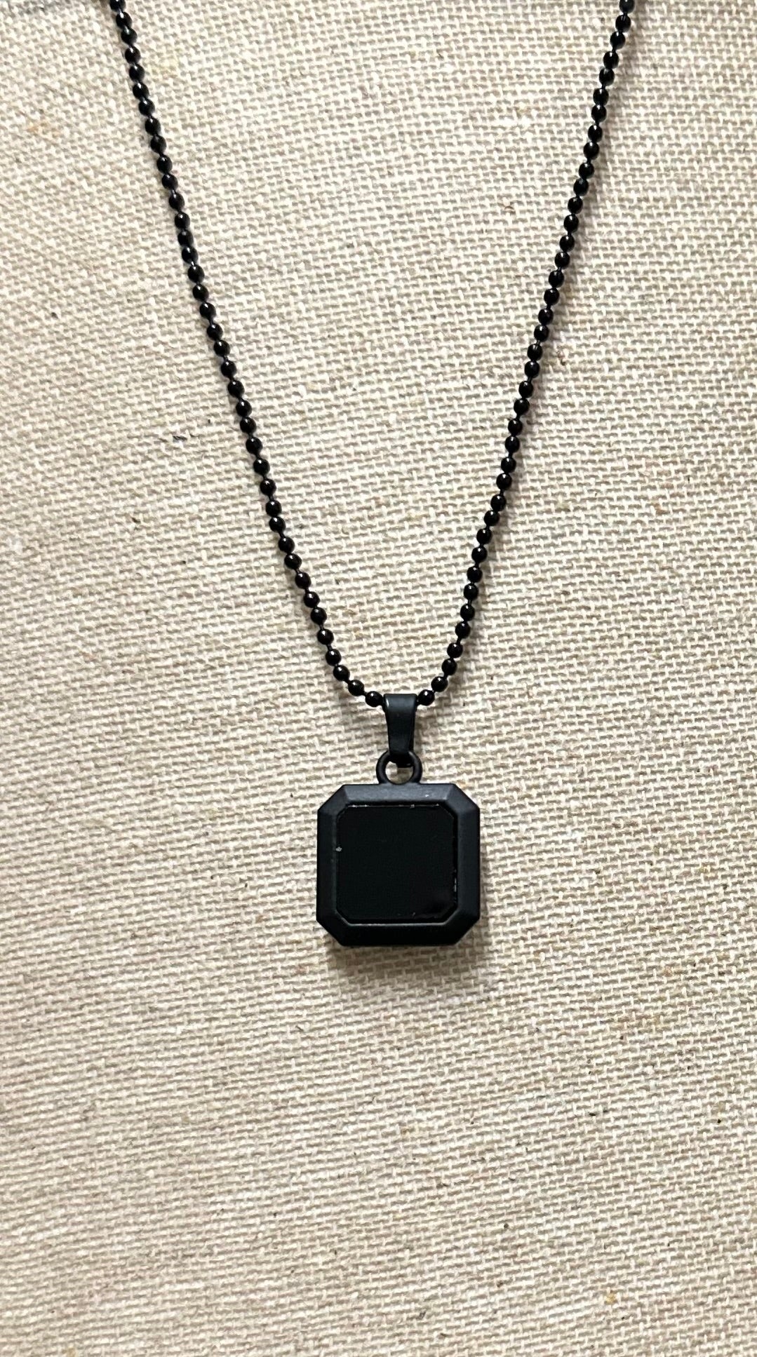 Square Shaped Black Glass Short Necklace Chain for Boys and Men