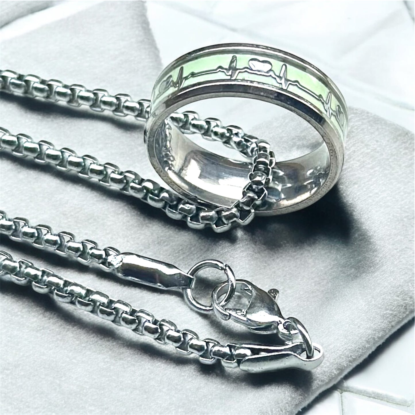 Glow in the Dark Heartbeat Ring Necklace – Unisex Pendant Jewelry